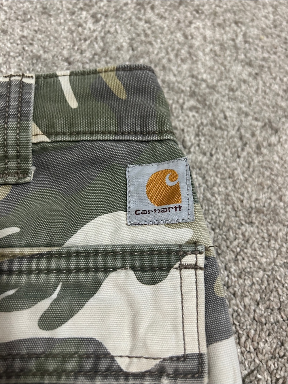 Vintage Carhartt Distressed Camo Cargo Shorts Relaxed Fit - Picture 7 of 8